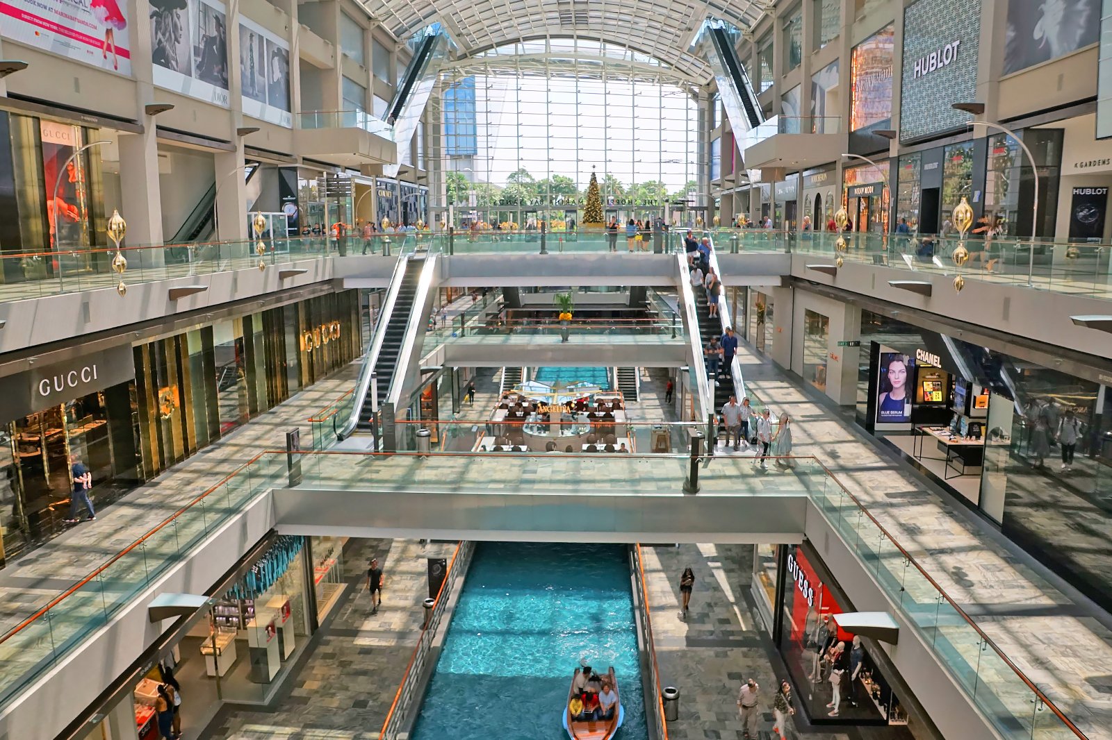 Resultado de imagem para the shoppes at marina bay sands singapore