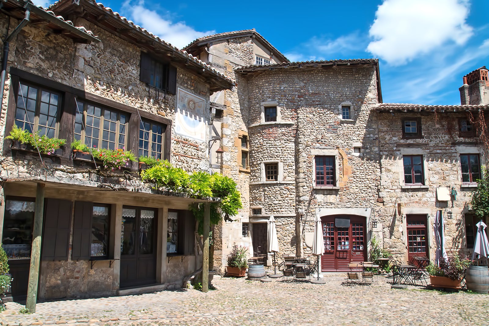 10 Best Road Trips Near Lyon - Escape to Auvergne-Rhône-Alpes This ...