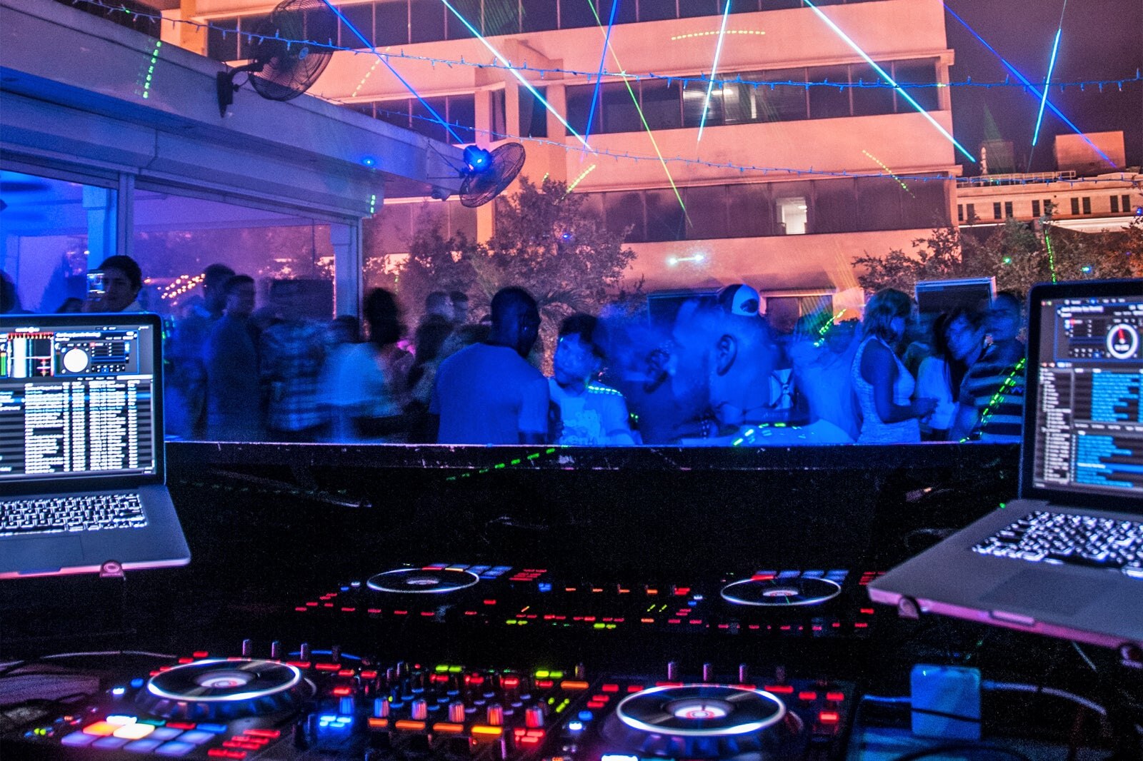 9 Best Nightlife Experiences In Downtown Orlando What To Do At Night 