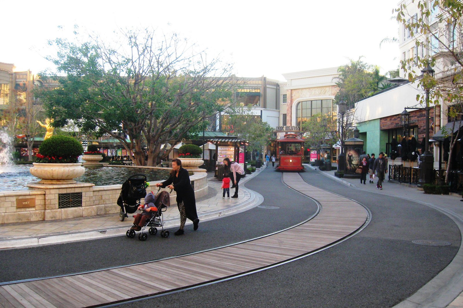 L.A.'s Outdoor Mall The Grove to Open Main Street for First Time for