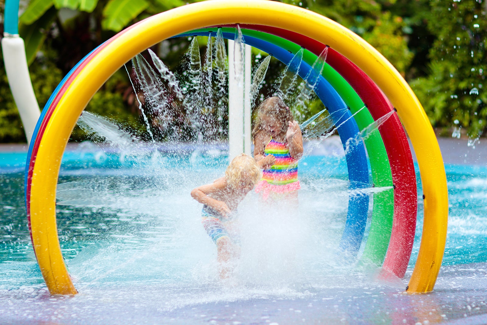 Clubes de funcionários públicos em Brasília têm piscina, toboágua