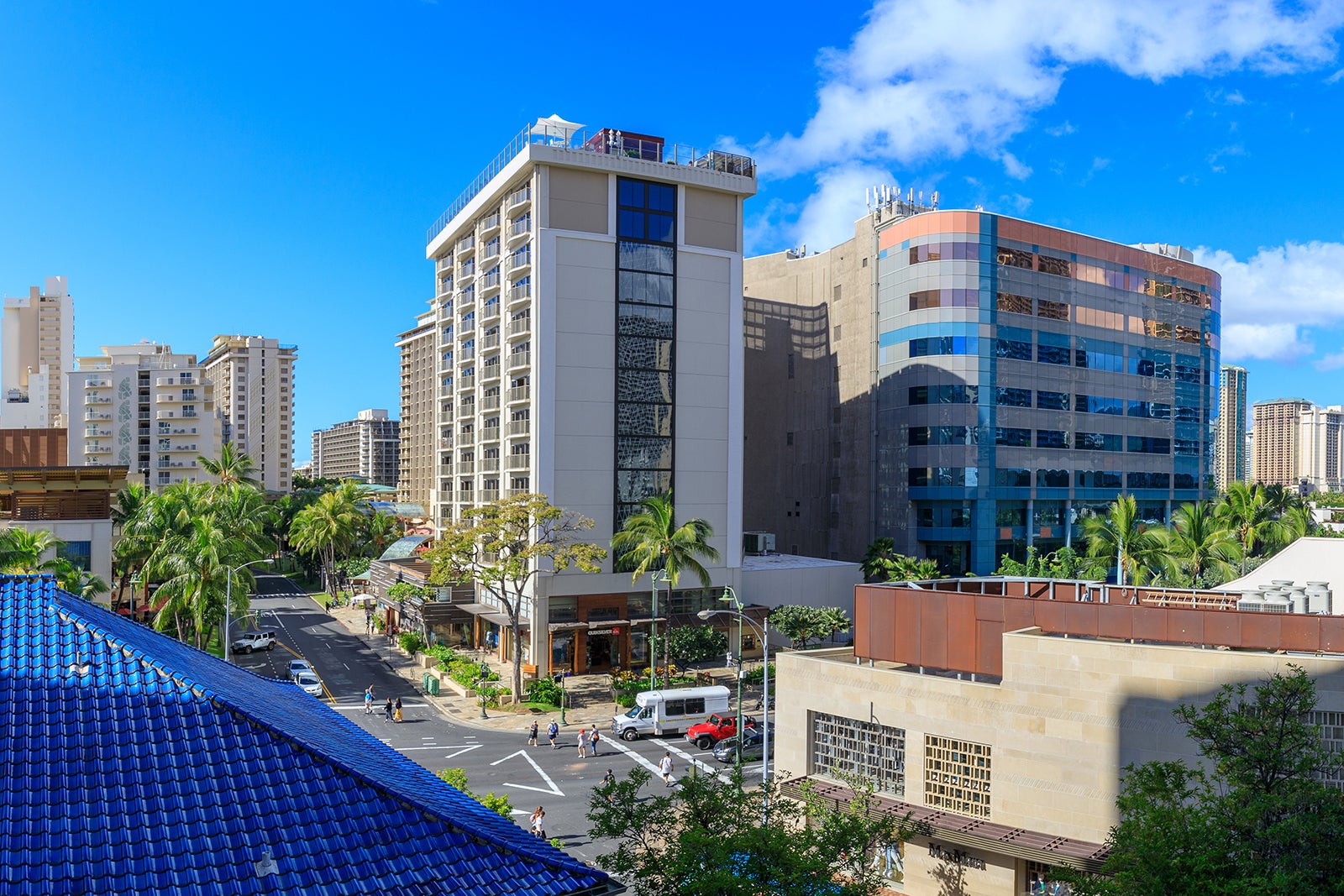 Kalakaua Avenue The Lively Main Street Of Honolulu Go Guides