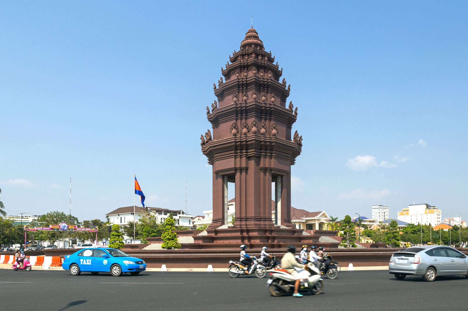 Phnom Penh Independence Monument - Historical Landmark in Phnom Penh ...