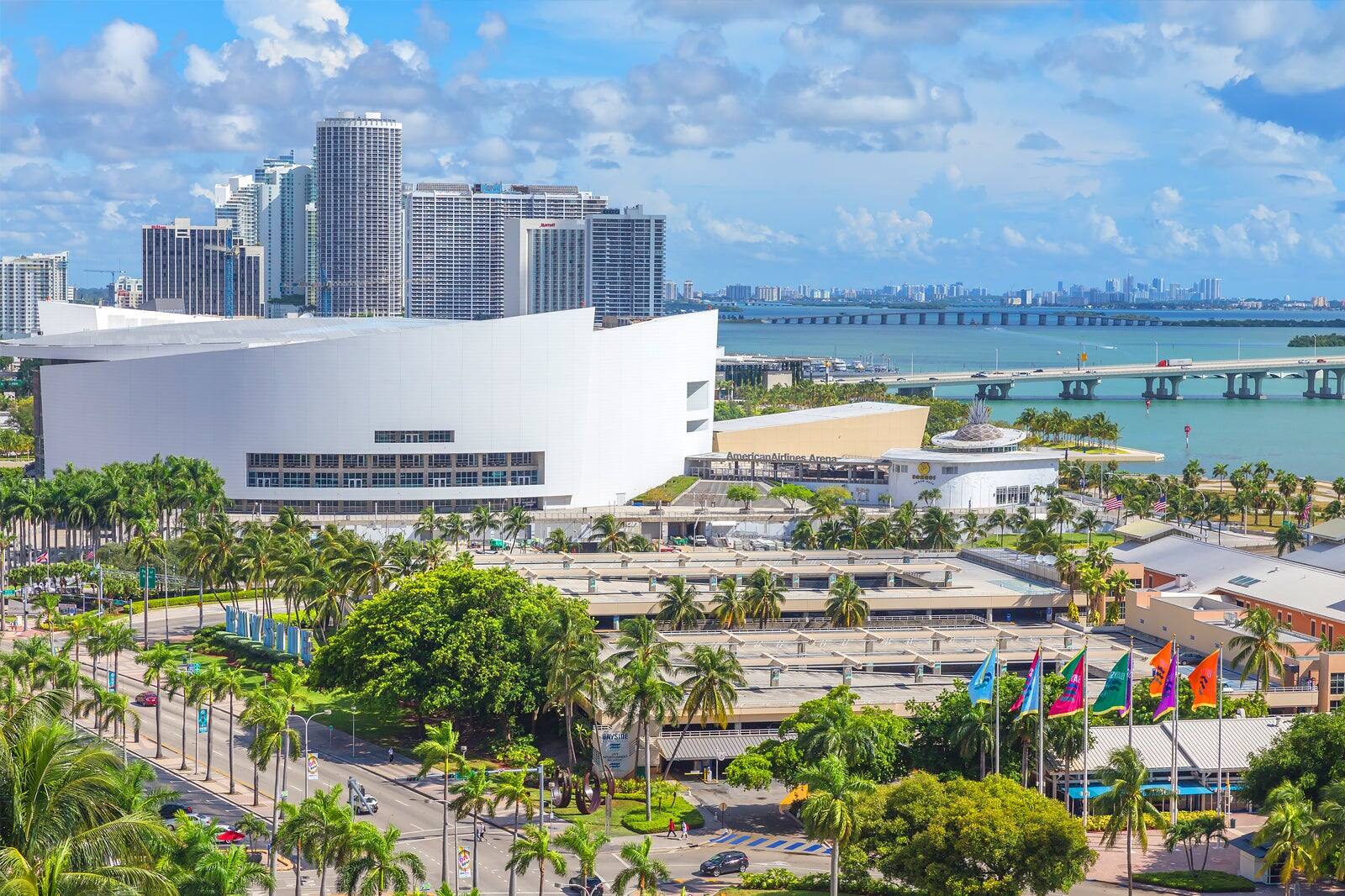 Miami Bulvard Biscayne Boulevard in Miami - The Main Strip in Miami Beach with Plenty ...