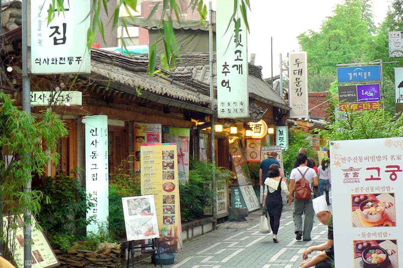 서울 인사동 - 전통 문화를 즐길 수 있는 고즈넉한 거리 - Go Guides