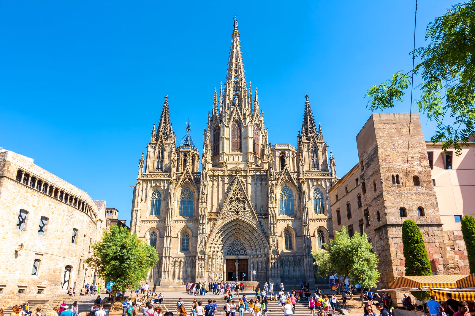 cathedral of barcelona spain        
        <figure class=