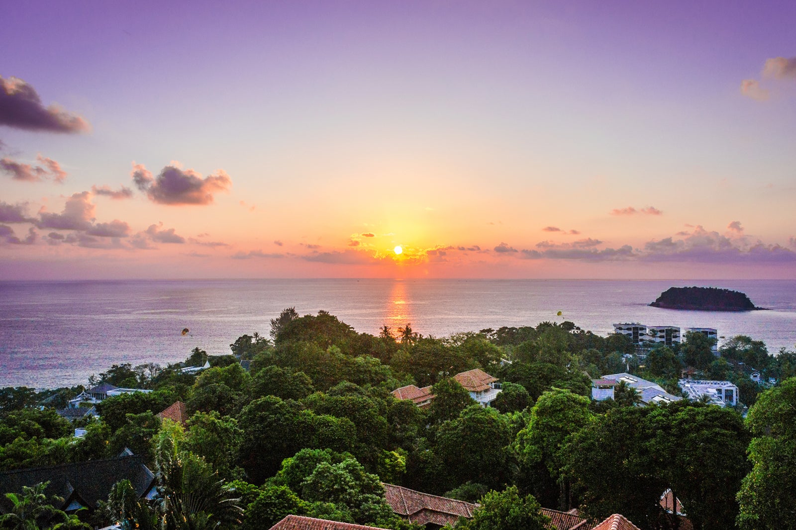 Nightlife in Phuket: Chase the Sunset and Match the Evening Vibes