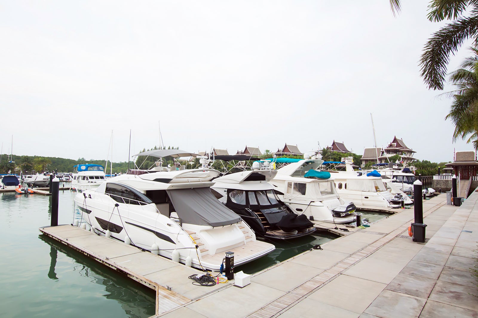 hotels near yacht haven marina phuket