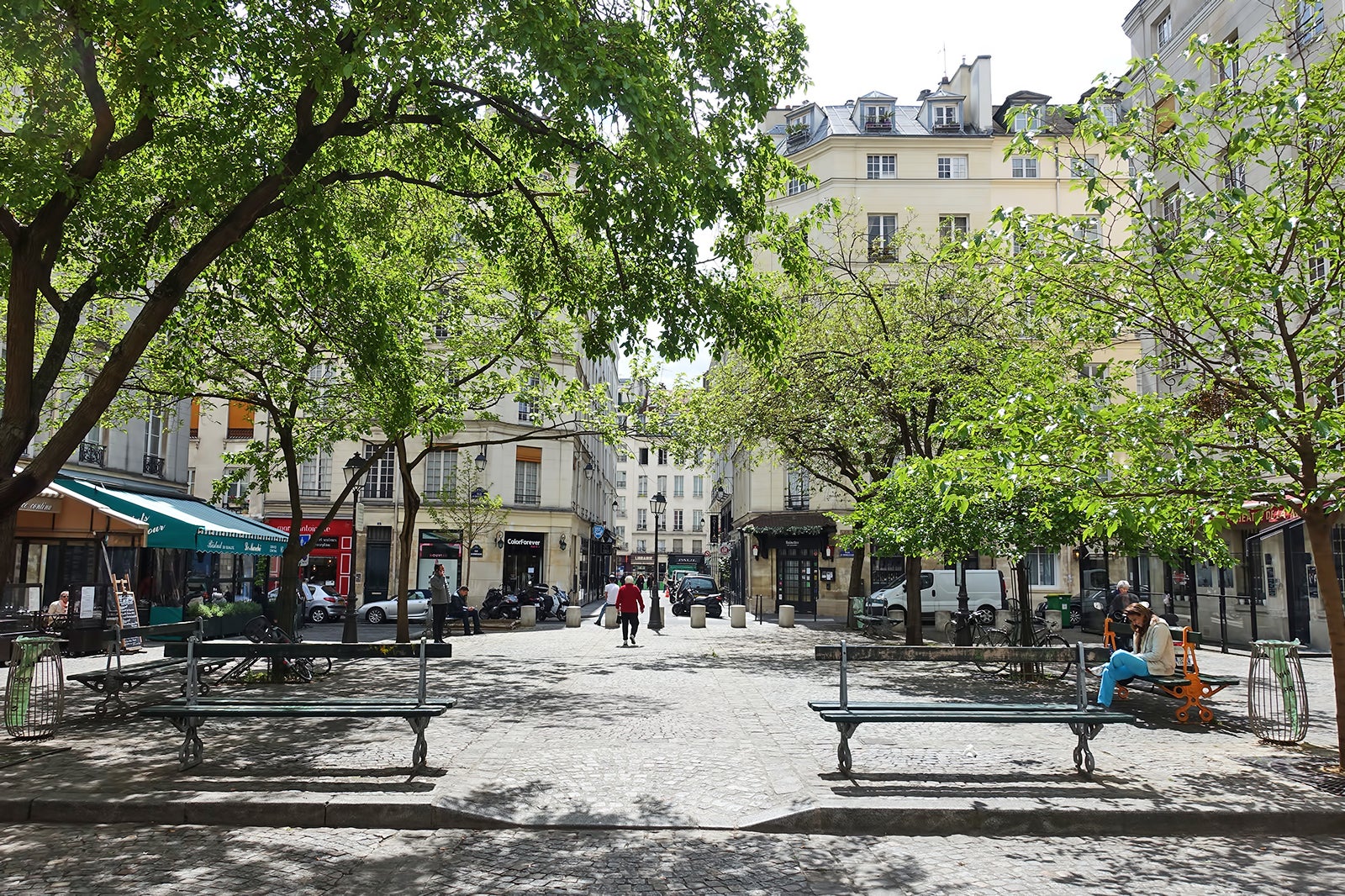 Le Marais in Paris - Pick Up a Falafel in the Old Jewish District – Go  Guides